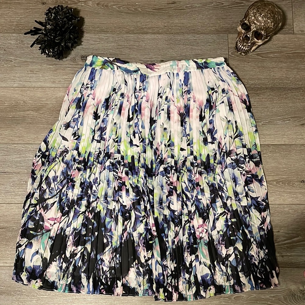 Liz Claiborne pleated skirt